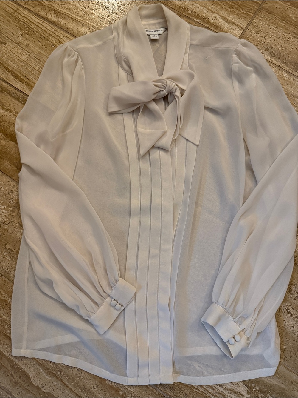 Banana Republic Ivory Tie-Neck Pleated Sheer Blouse size 6